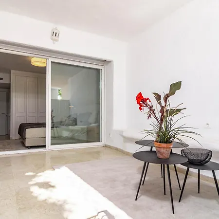 Birdie Beach House * מארבלה
